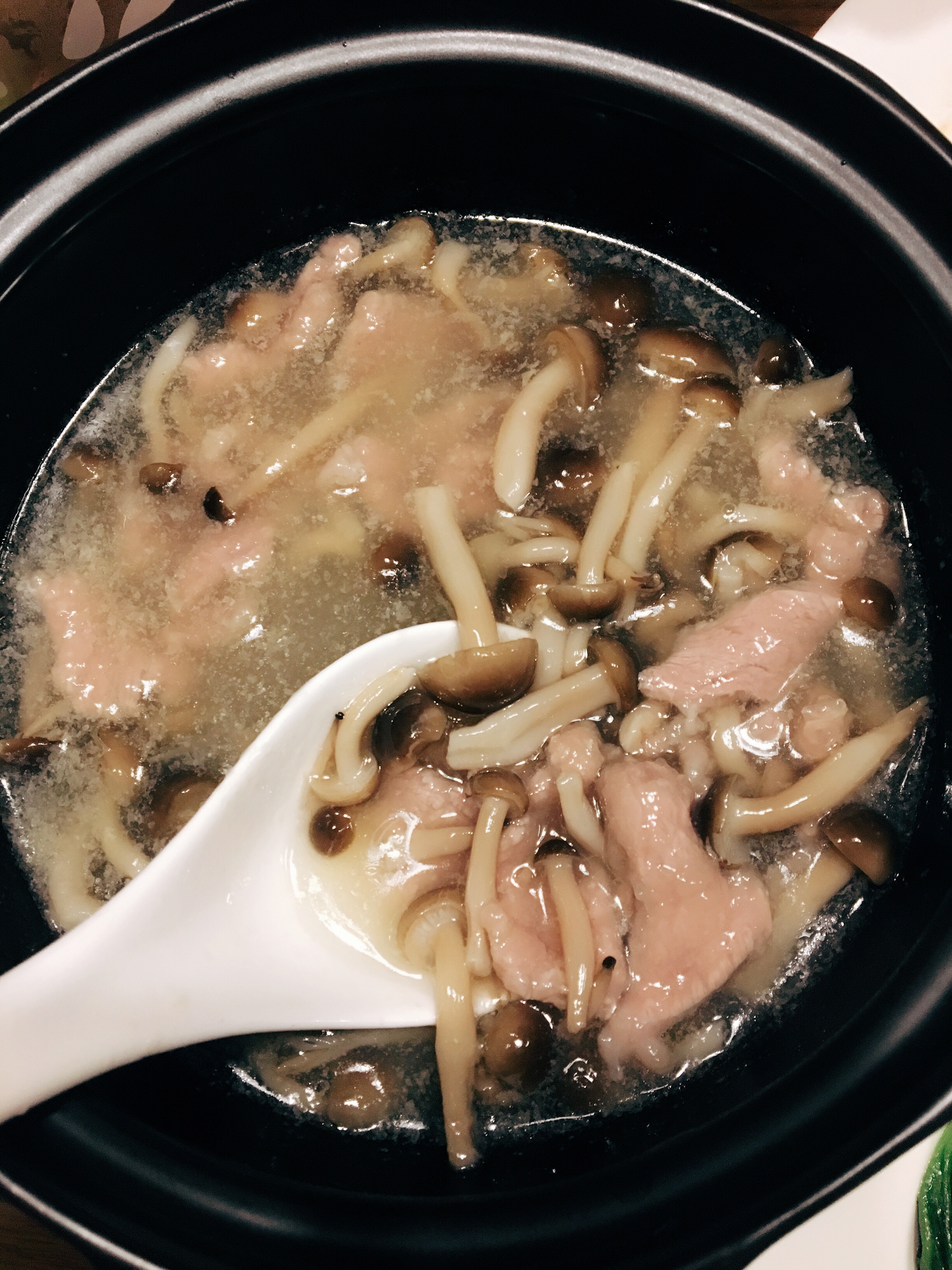 蟹味菇肉片汤的做法 步骤5