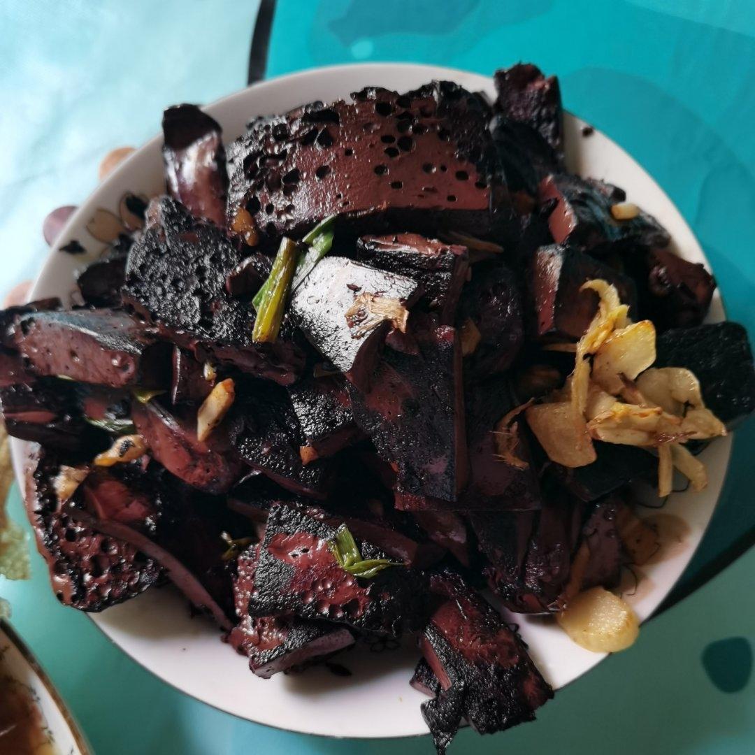 红烧猪血豆腐——简单好吃，小时候经常吃