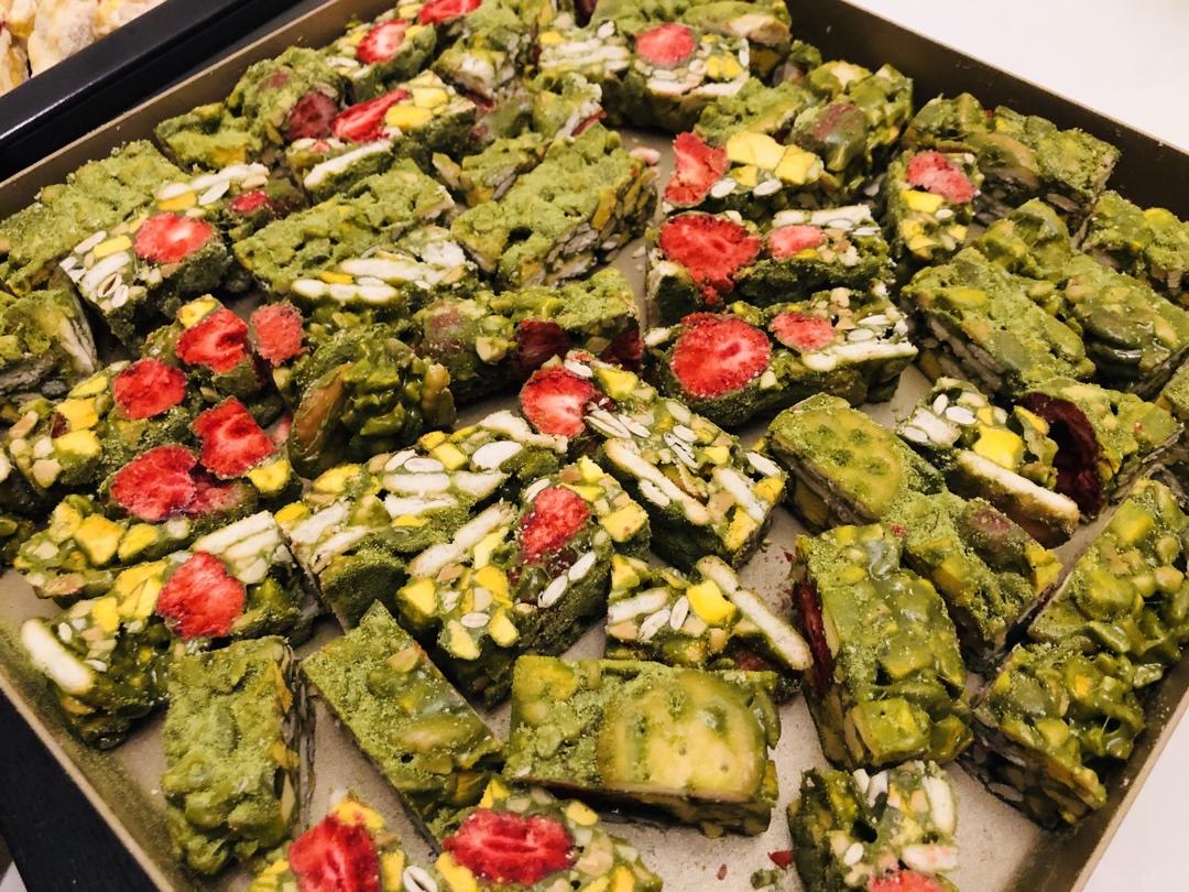 ♔小婷食光.适合孩子吃的👶不会齁甜的🍃抹茶🍓草莓❄️雪花酥