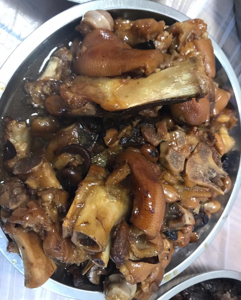 香菇花生焖猪蹄