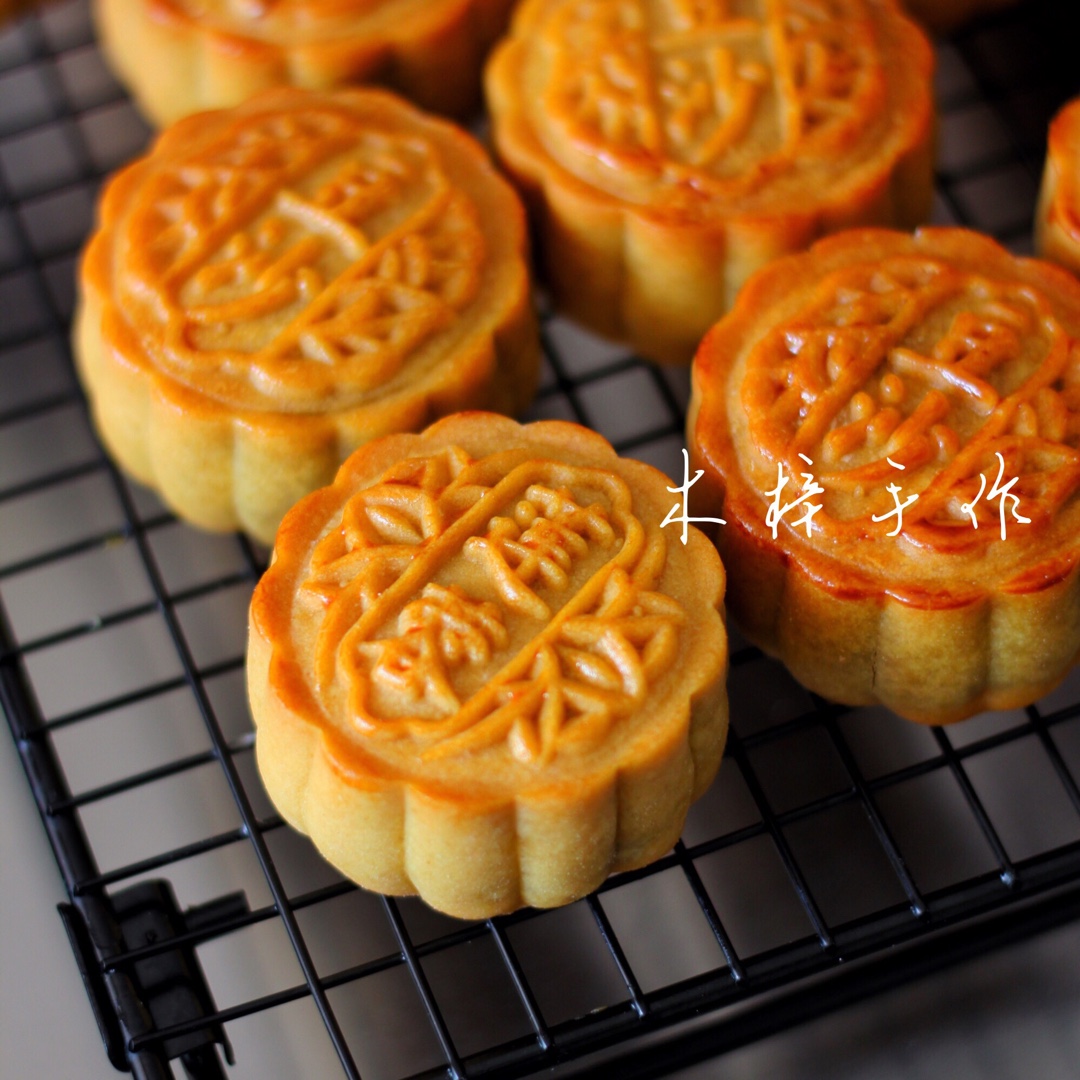广式月饼—蛋黄莲蓉月饼