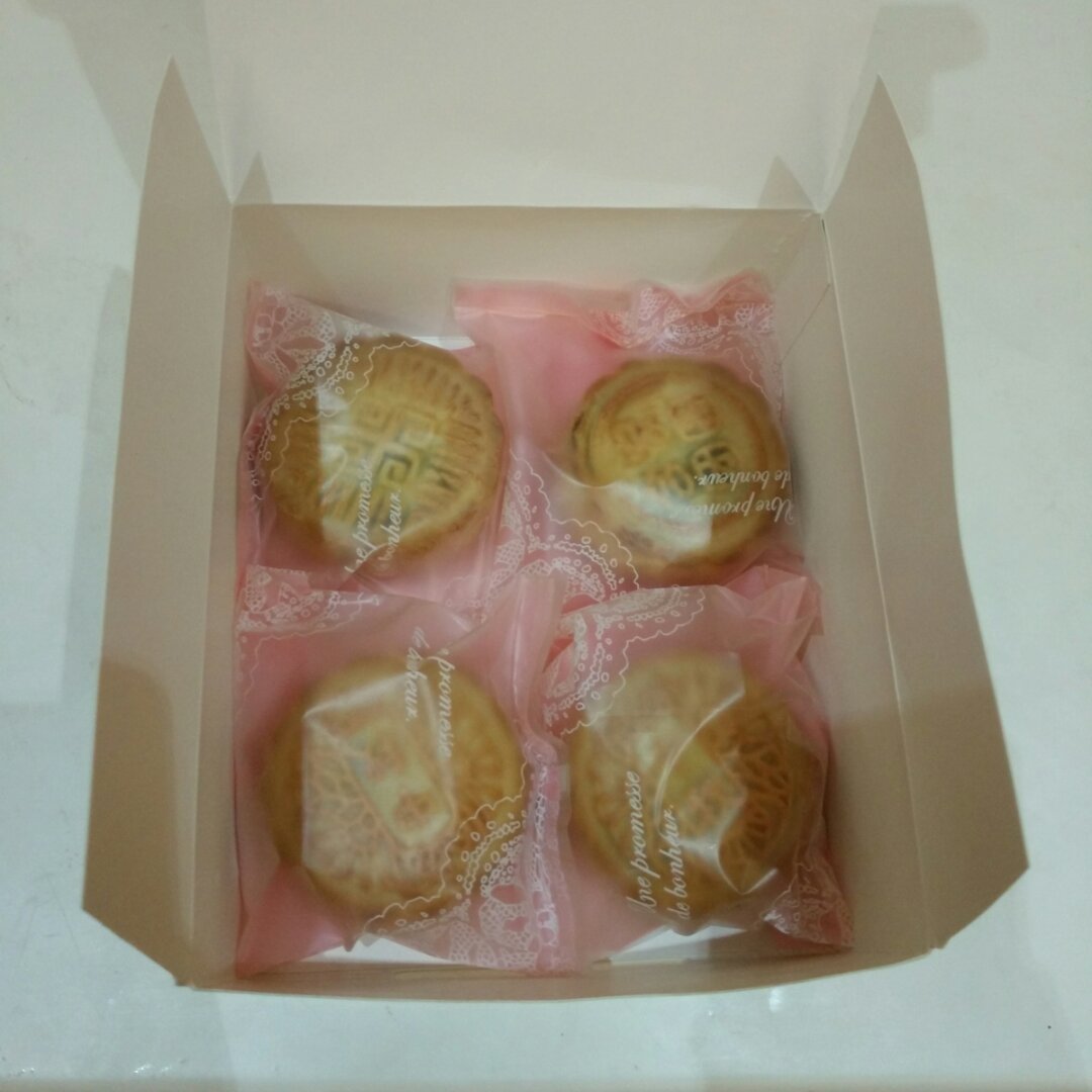 广式月饼—蛋黄莲蓉月饼