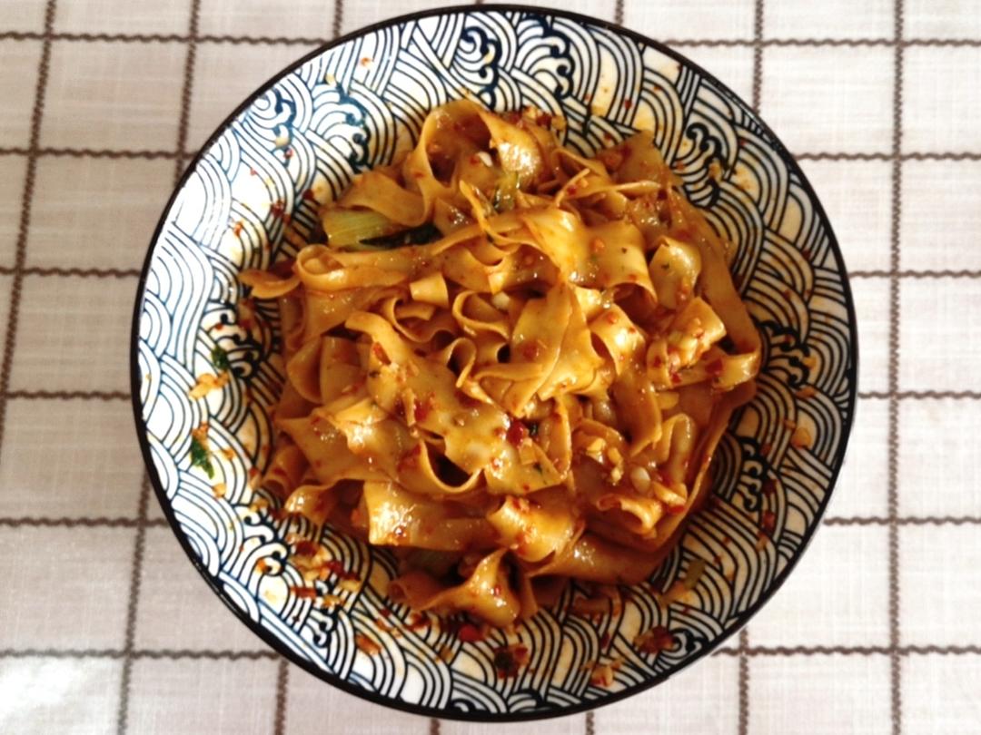 十分钟就能吃上的超简单油泼面