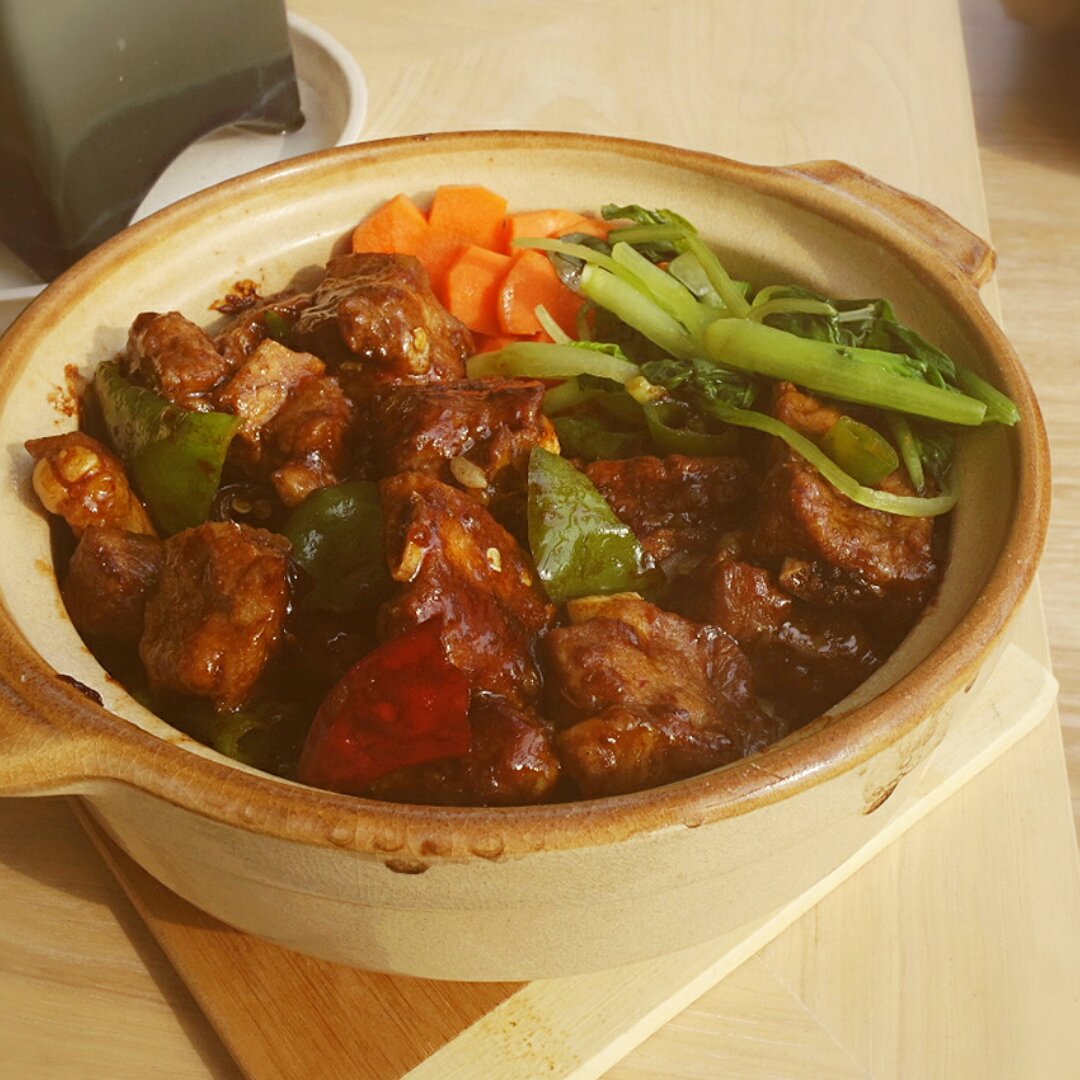 香辣排骨煲仔饭