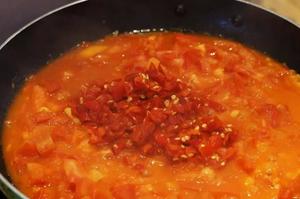 番茄剁椒鱼：煎炸翻身都免了，无油烟仙女菜的做法 步骤7