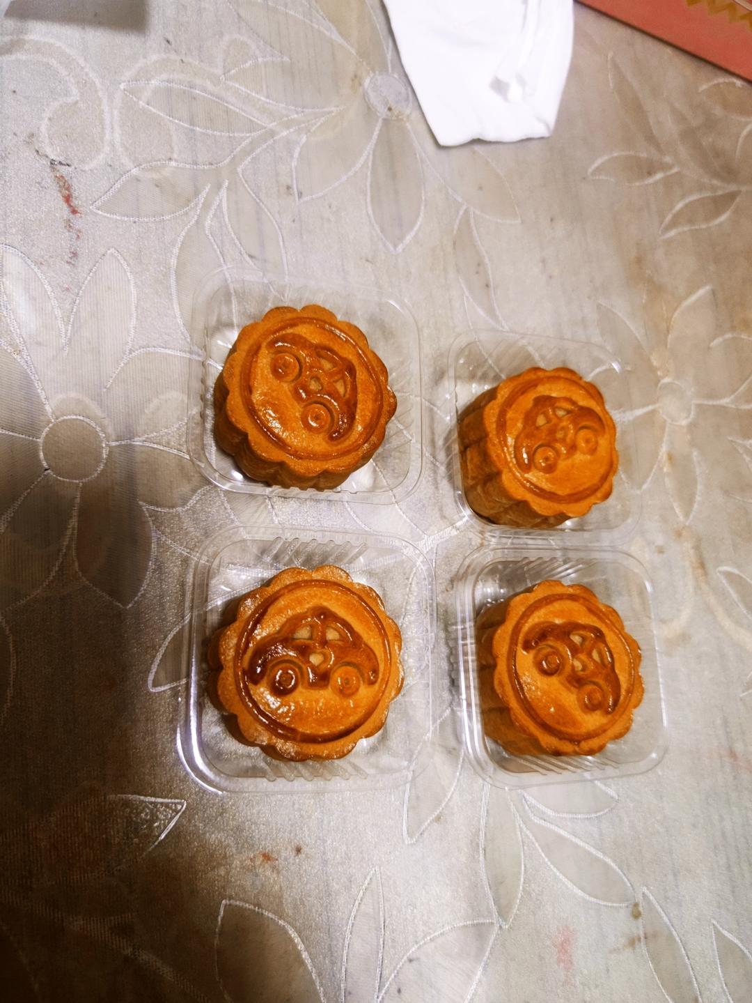 广式月饼—蛋黄莲蓉月饼