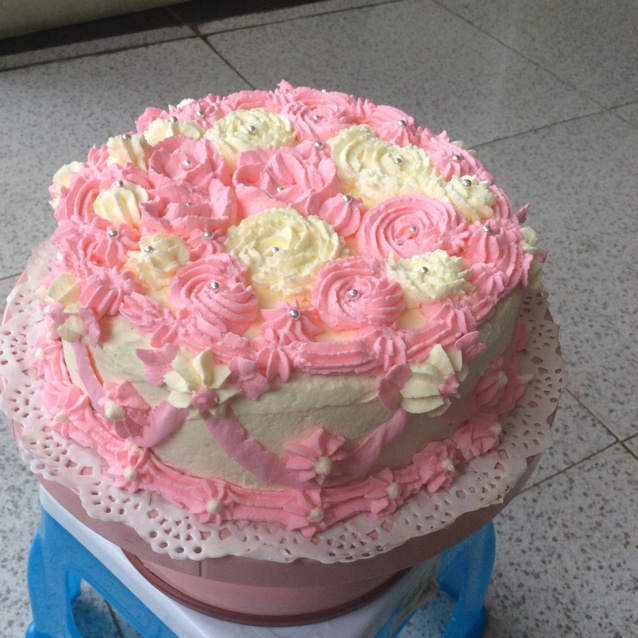 渐变色裱花蛋糕