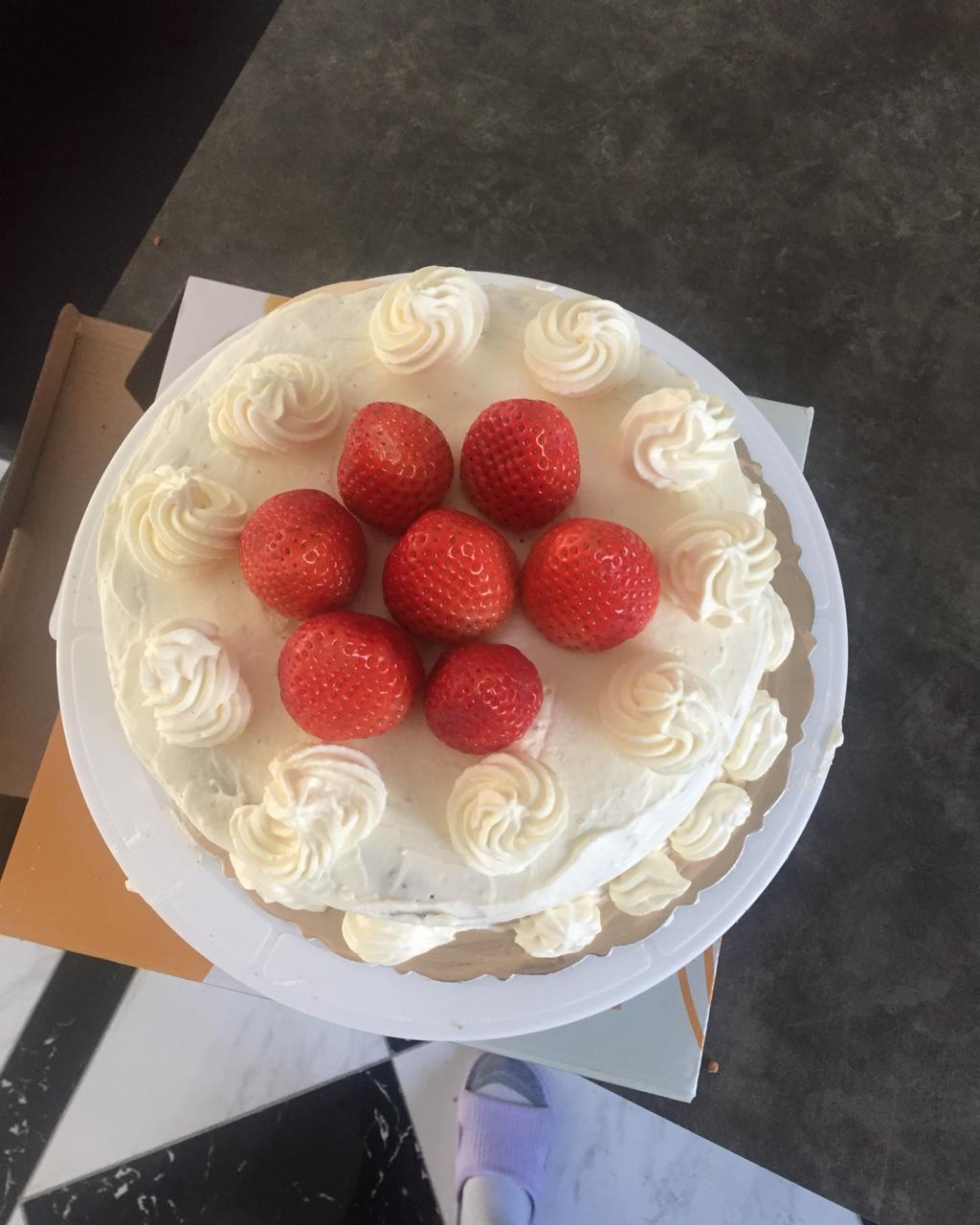 草莓奶油蛋糕/基础戚风胚，徒手脱模剖片及抹面挤花/「戚风及其衍生」烘焙视频蛋糕篇1