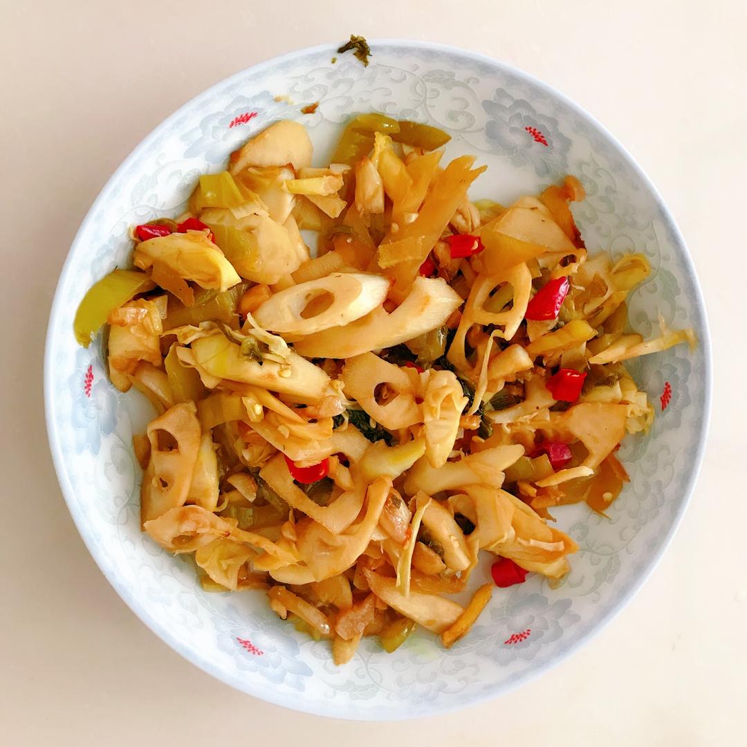 mj的小厨房做的酸菜炒笋