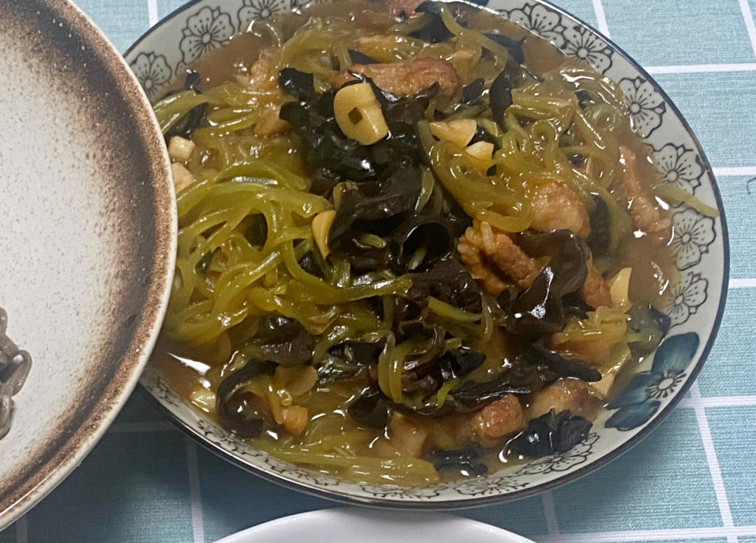 炎炎夏日没胃口？做个超级下饭菜——木耳莴笋炒肉丝