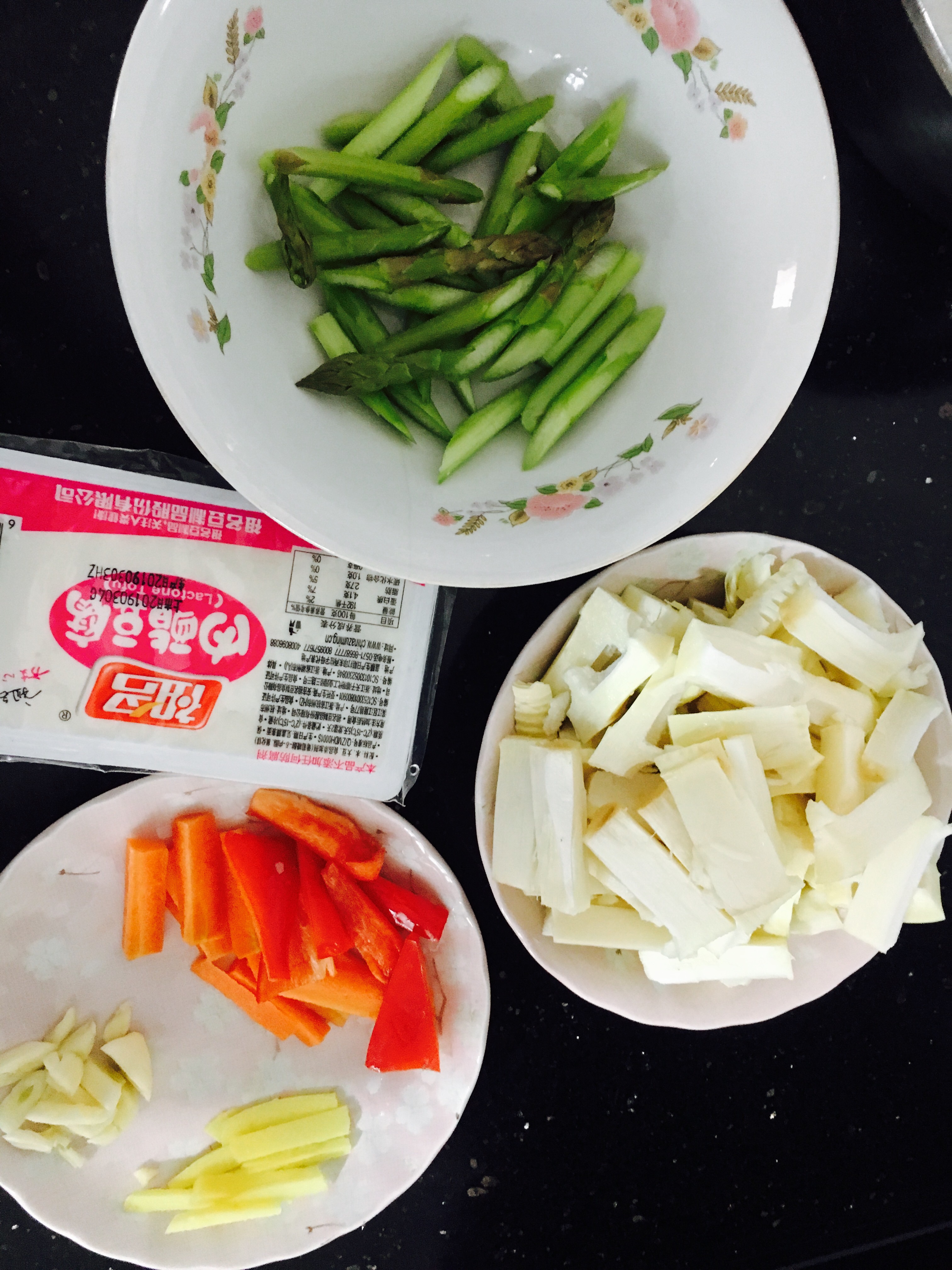 芦笋豆腐羹的做法 步骤1