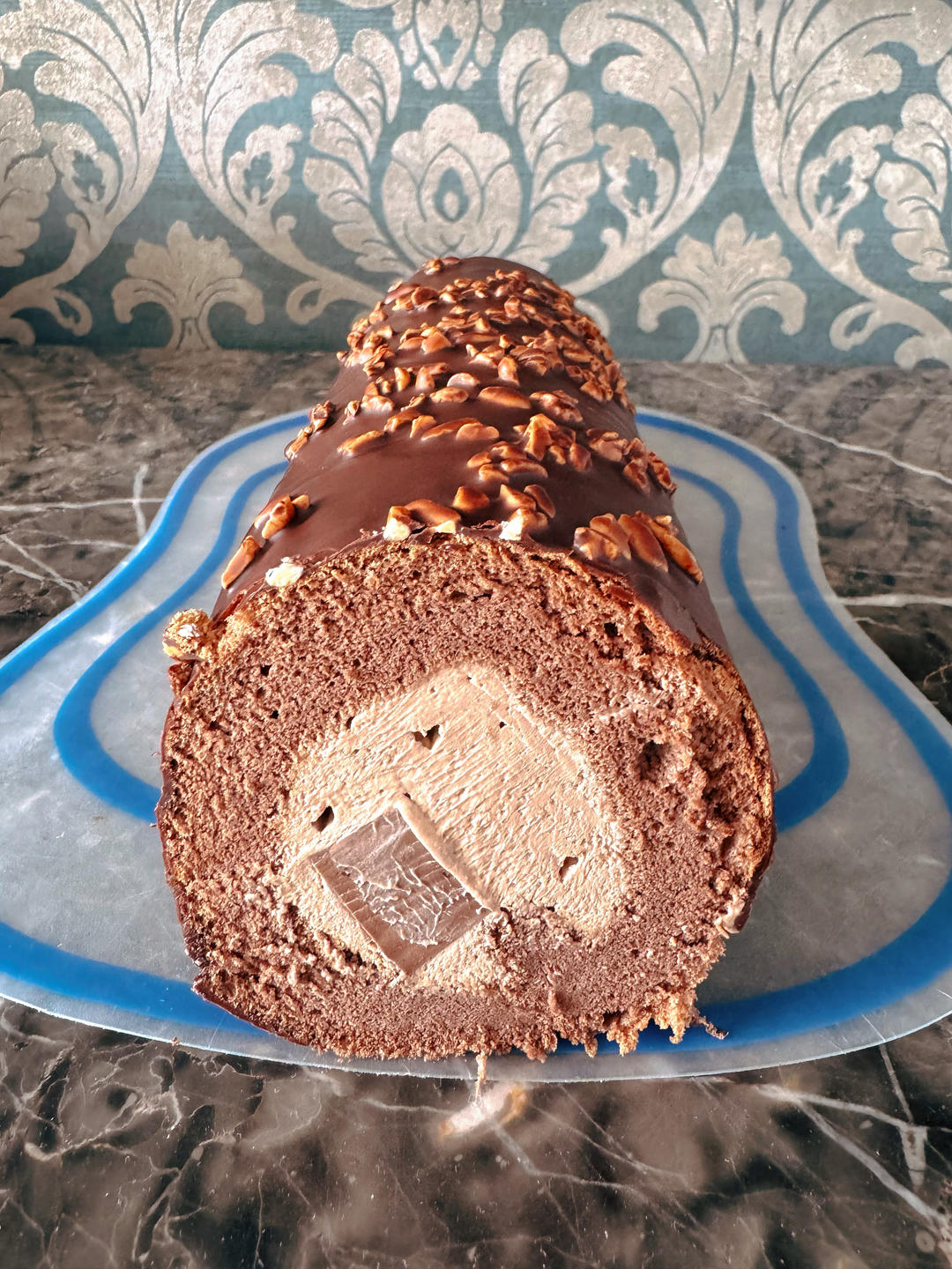 🍫梦龙蛋糕卷. 巧克力脆皮蛋糕卷 by pink-rabbit