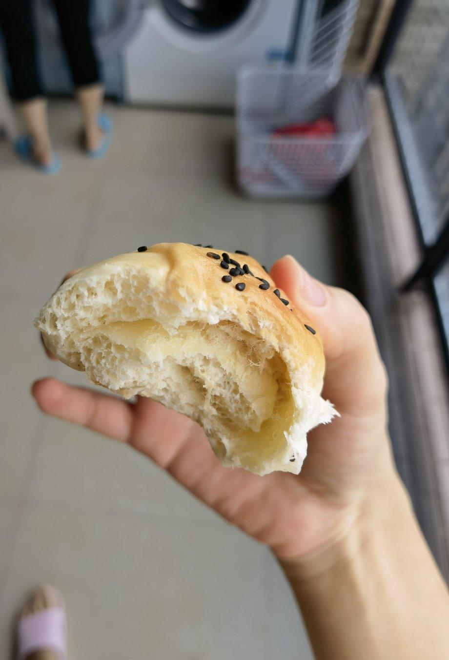 奇怪造型无敌美味的肉松小面包|ω･)و ̑̑༉