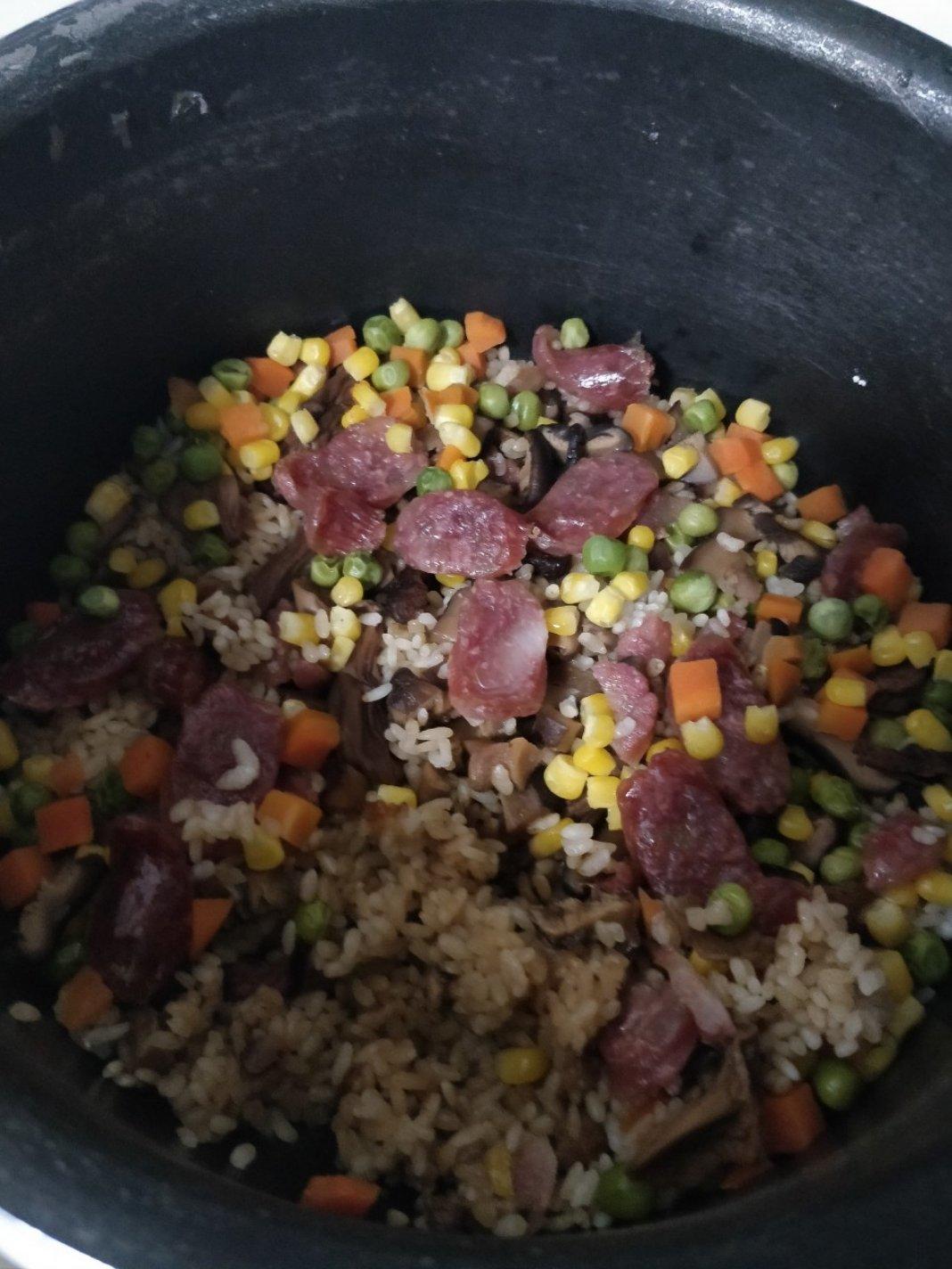 电饭锅版香菇腊肠饭