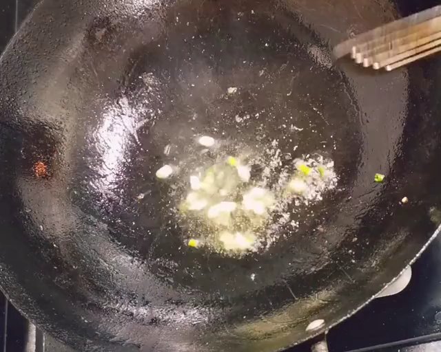 菠萝炒饭（附挖菠萝肉教程）的做法 步骤12