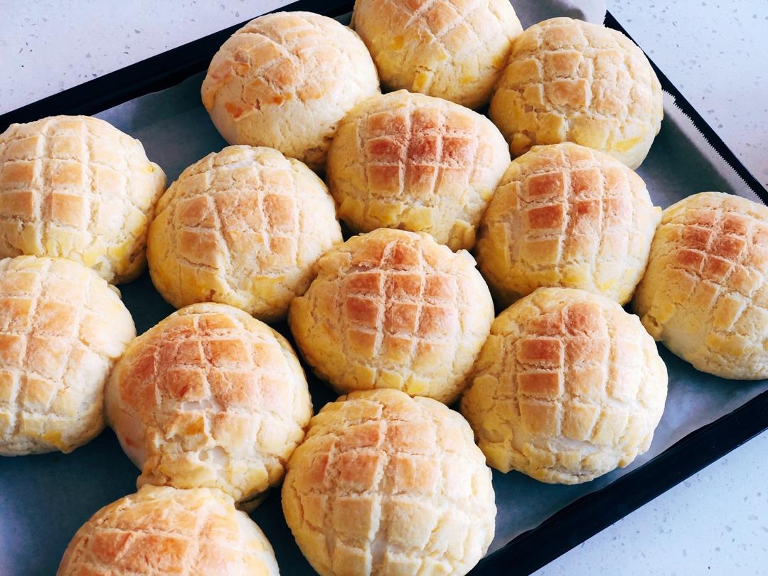 好吃到炸裂的港式菠萝包（附带制作酥皮的小视频）