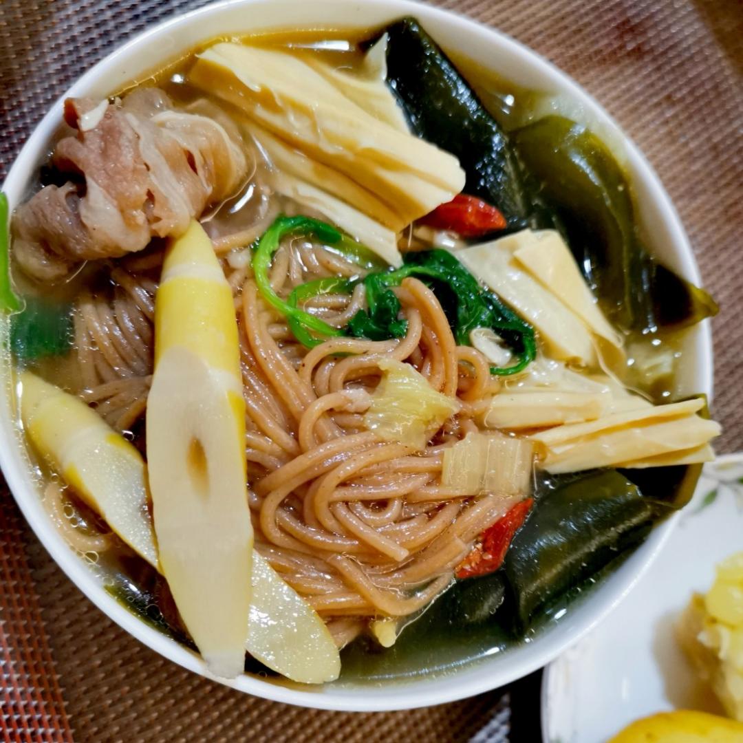 松鼠珊迪的饸烙面小铺