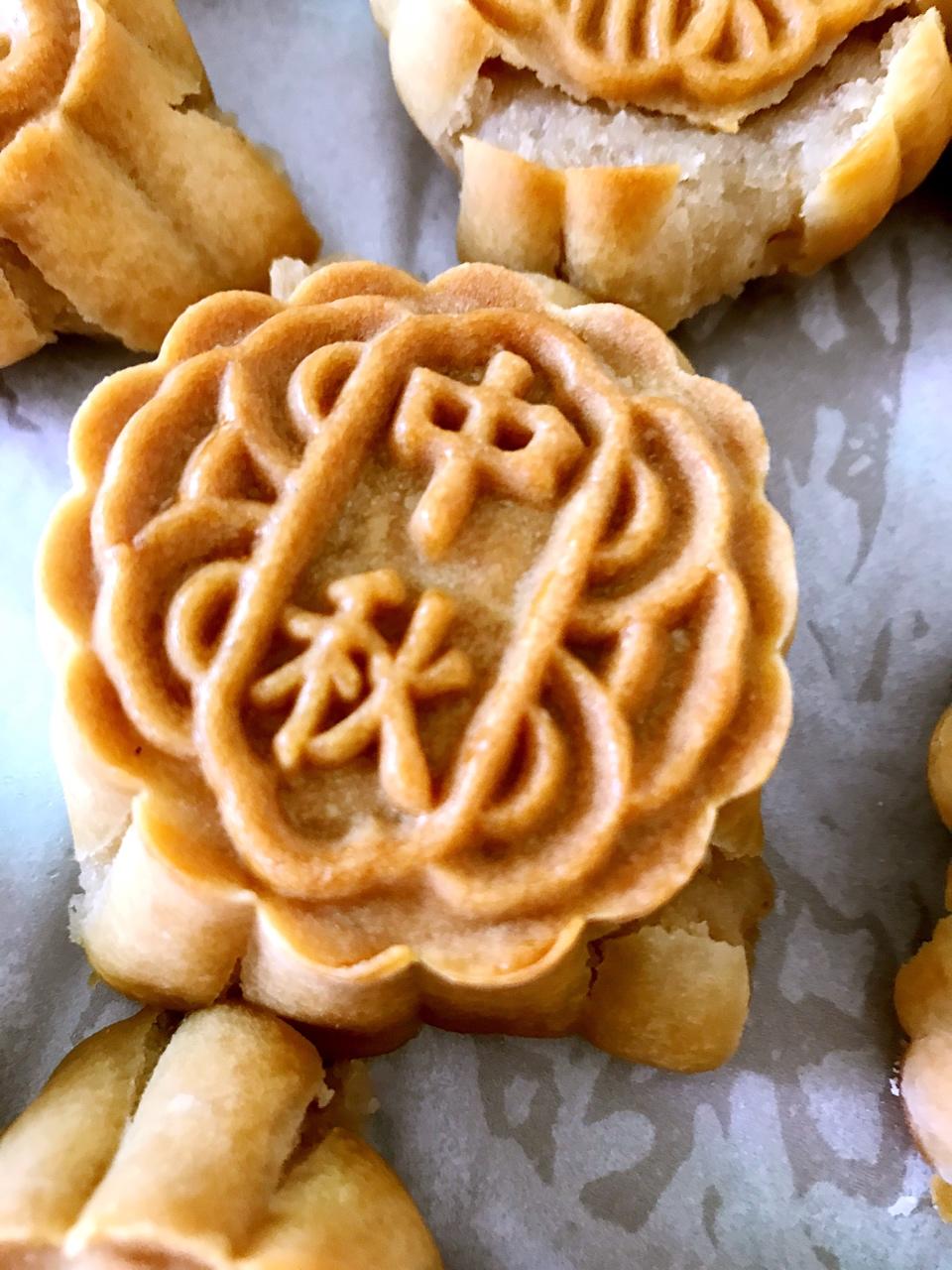 广式月饼——蛋黄莲蓉月饼