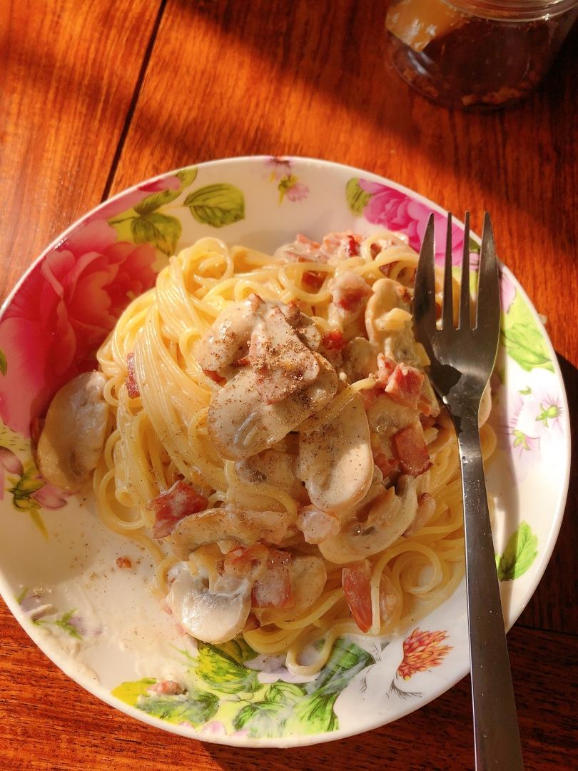 奶油培根蘑菇意面