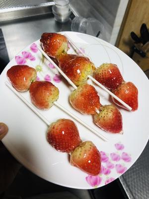 🍓草莓冰糖葫芦的做法 步骤3