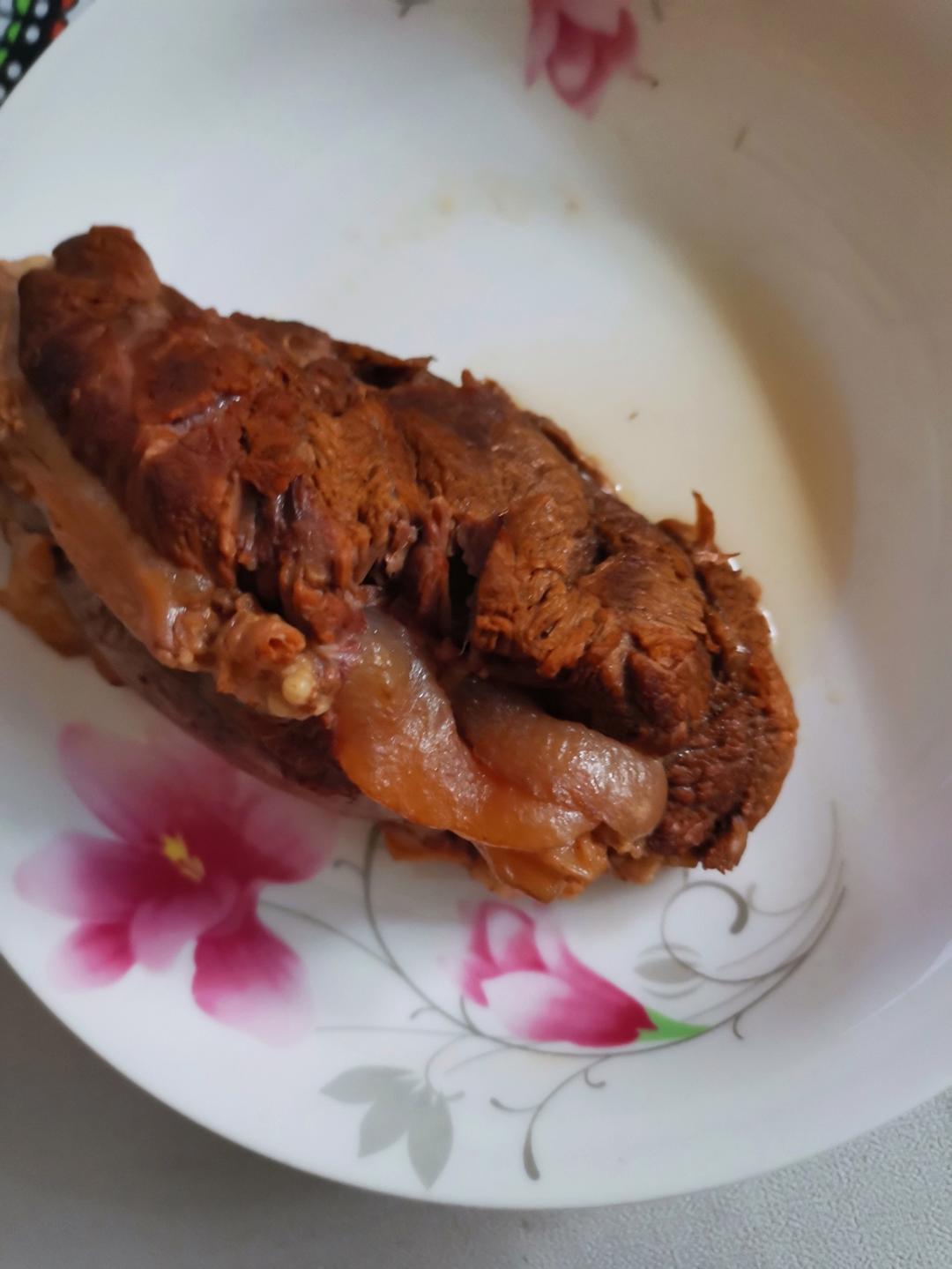 卤牛腱子肉 口味醇香有韧性 制作简单