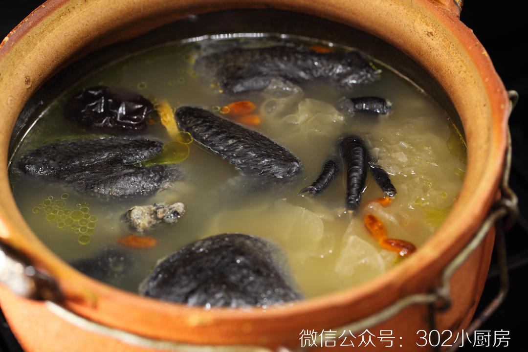 银耳杞子乌鸡汤 <302小厨房>
