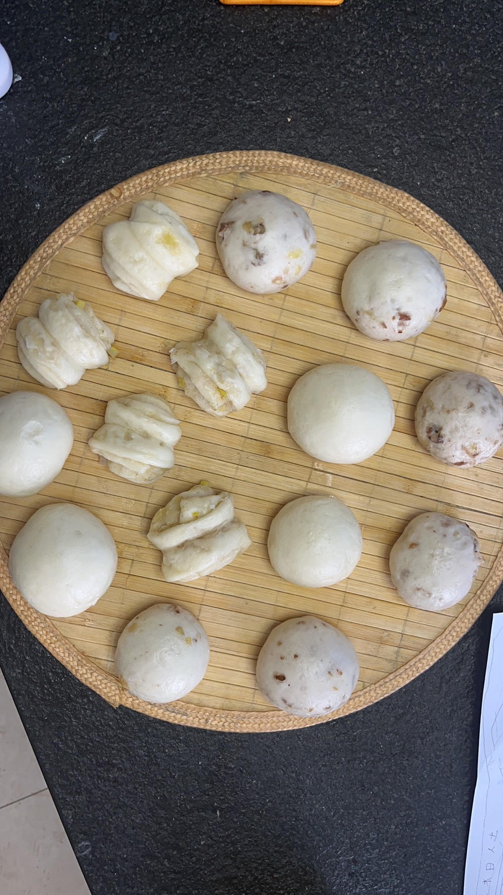 红枣核桃葡萄干馒头