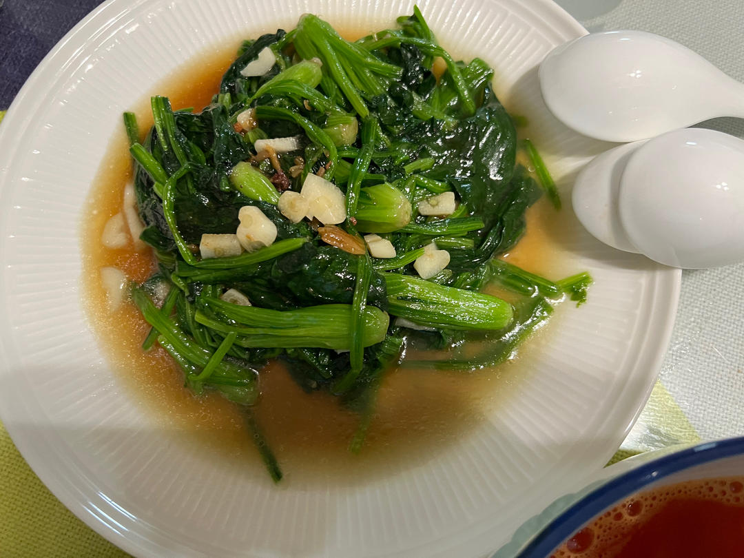 不涩口又嫩的清炒菠菜