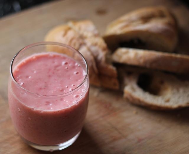 草莓酸奶燕麦smoothie的做法