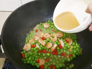 豌豆虾仁的做法 步骤11