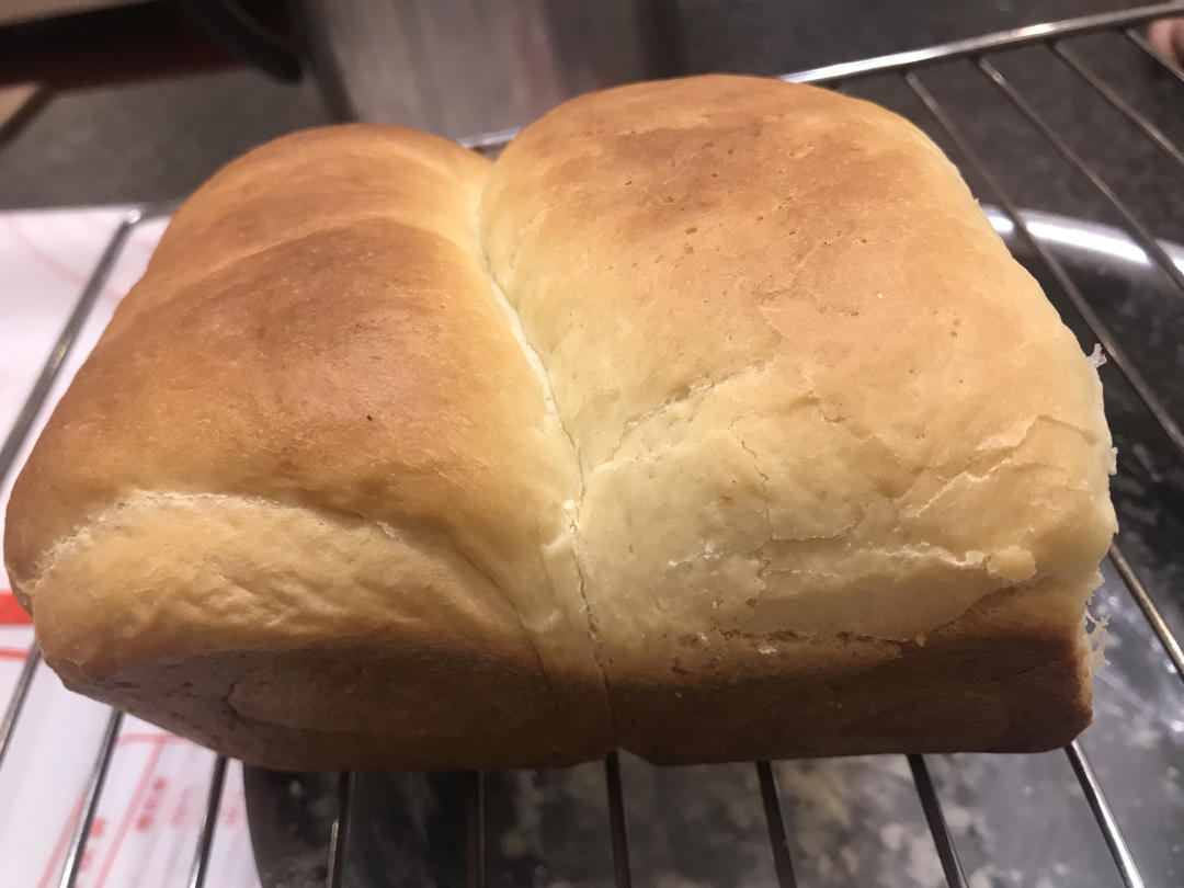 一次发酵柔软吐司，直接法。冷藏面团，3种手法出手套膜。鲜酵母吐司（详细的很）