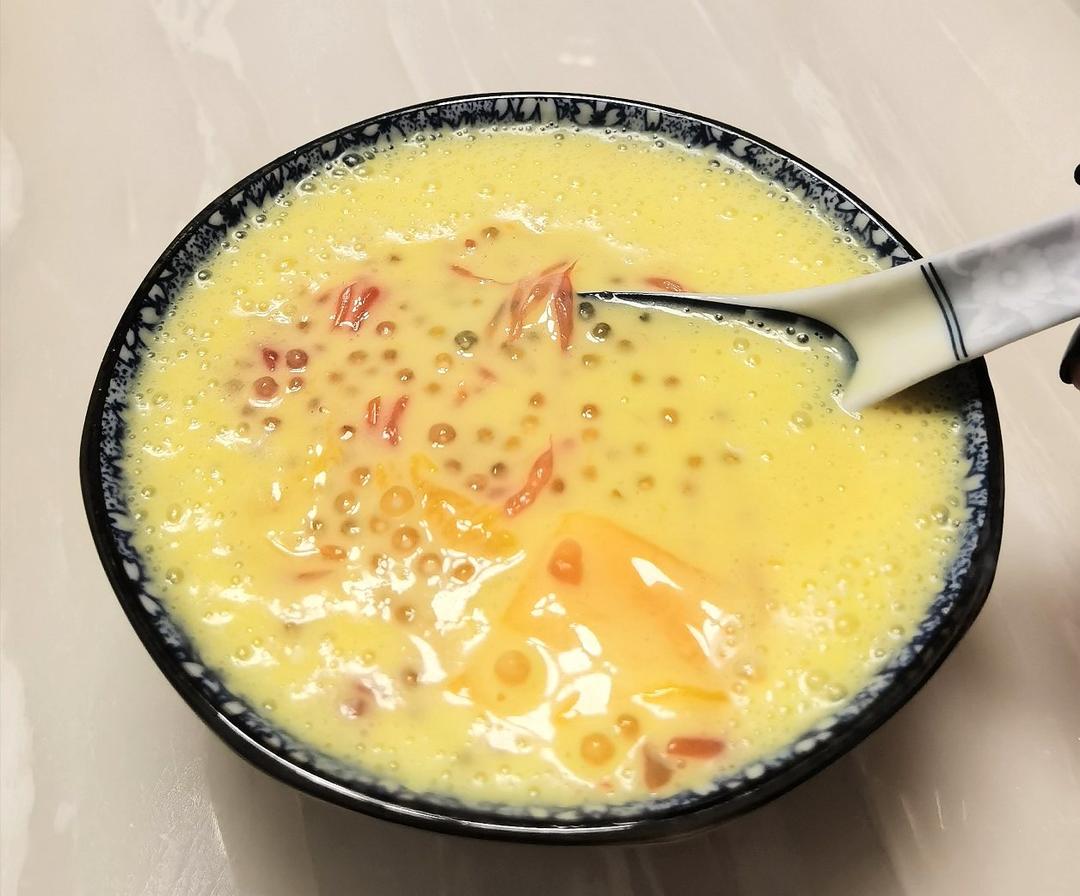 港式甜品——杨枝甘露(芒果西米露)附芒果花切法