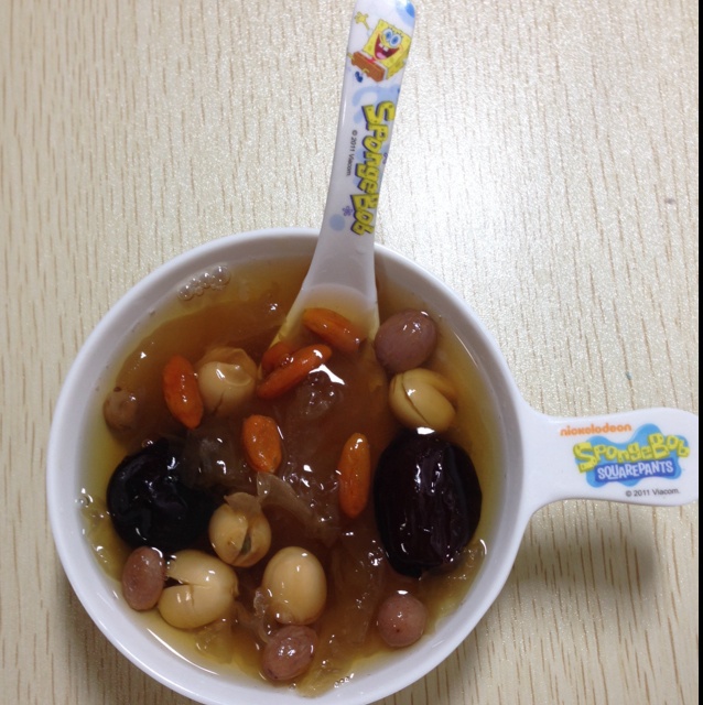红枣银耳莲子羹