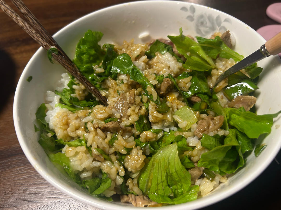 生菜牛肉拌饭