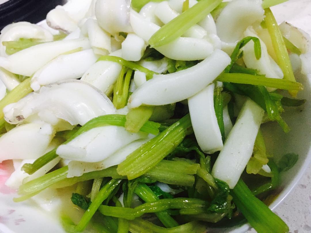 芹菜炒鱿鱼