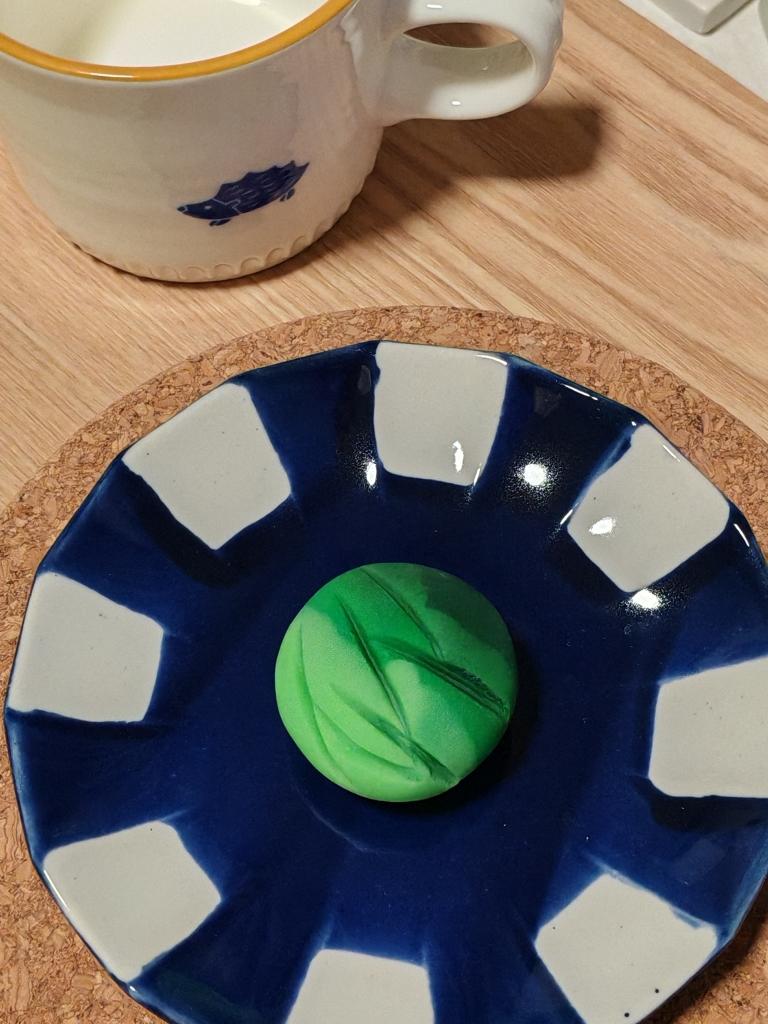 闲时•茶菓子｜我见青山多妩媚，料青山见我应如是