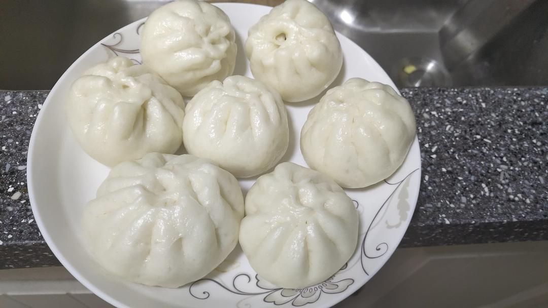 「酸菜肉末粉丝包」