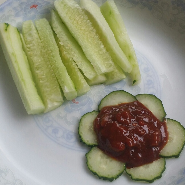 黄瓜蘸酱