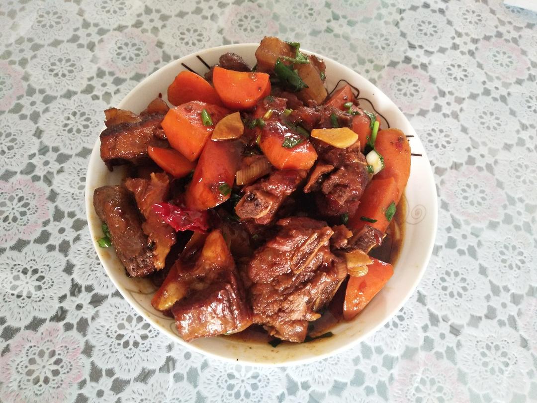 胡萝卜炖牛腩
