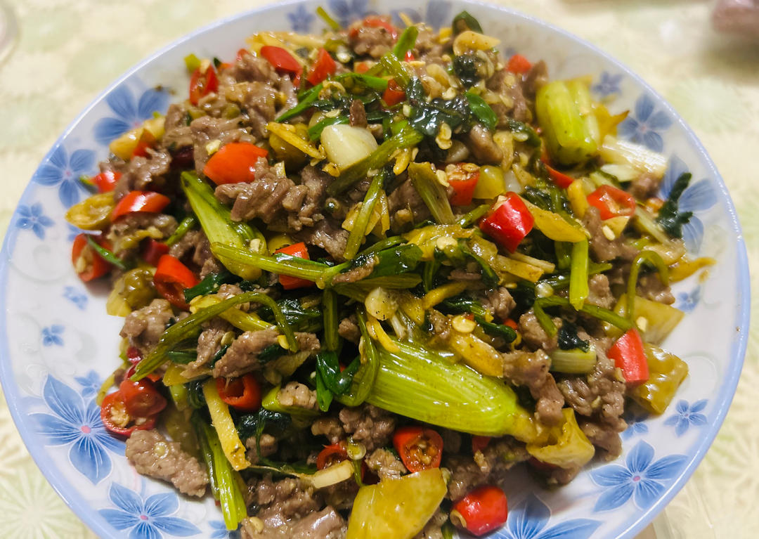 小炒黄牛肉，肉嫩味香！太好吃了简直是米饭杀手！