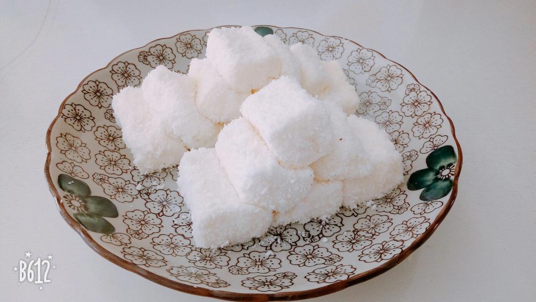 椰丝牛奶小方糕