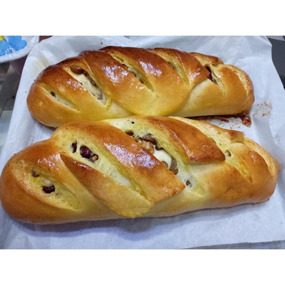 风靡代购店的新疆果仁大列巴