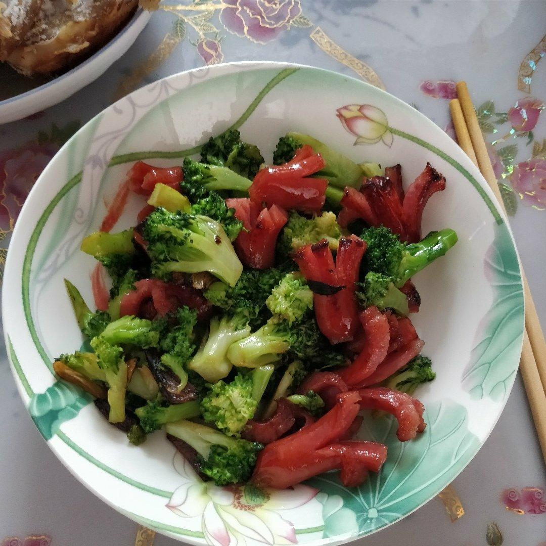 蒜香西兰花炒脆皮肠