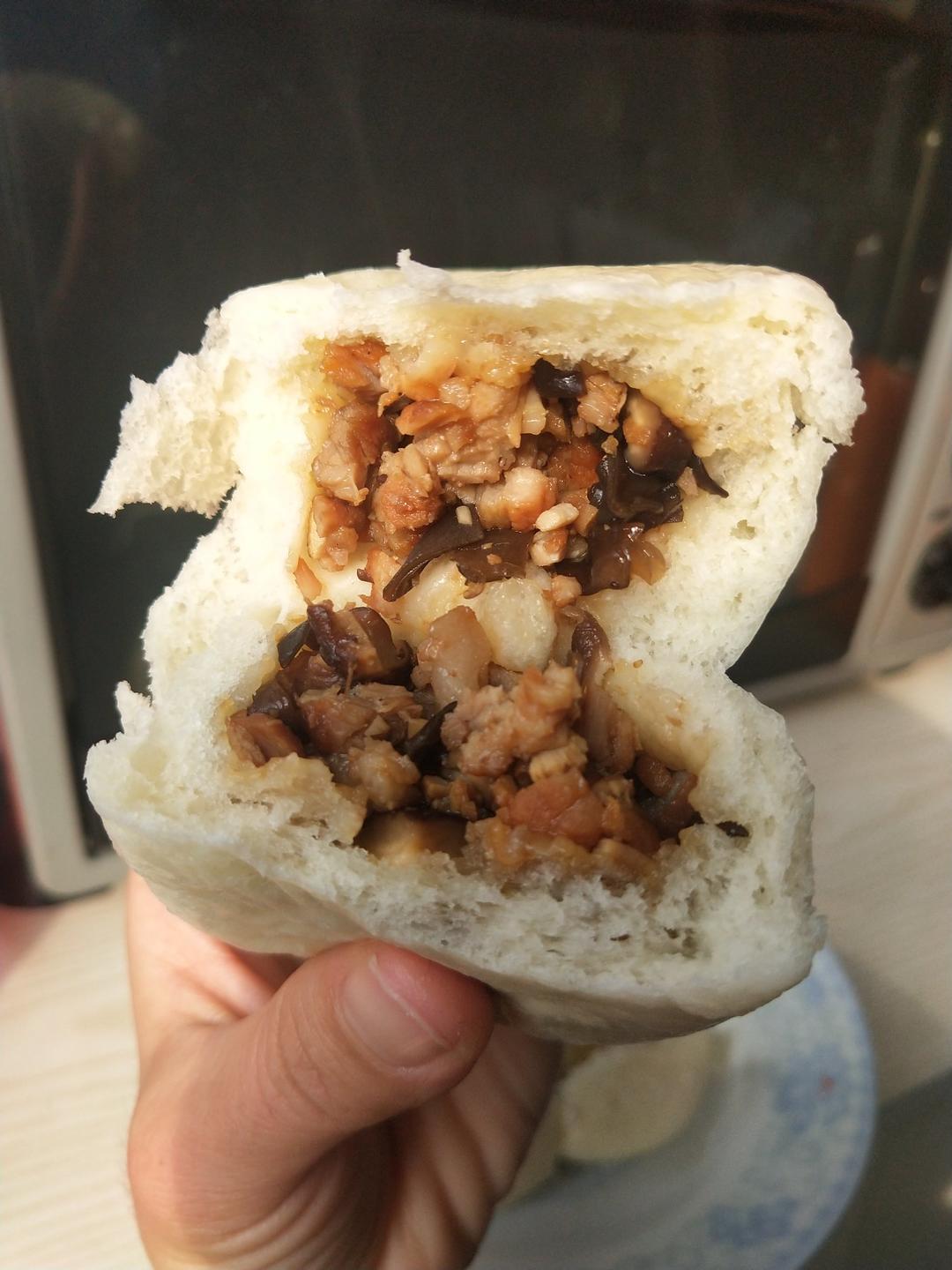 包子 香菇木耳酱肉包 木木西1029做的香菇木耳酱肉包 馅儿少了点汁