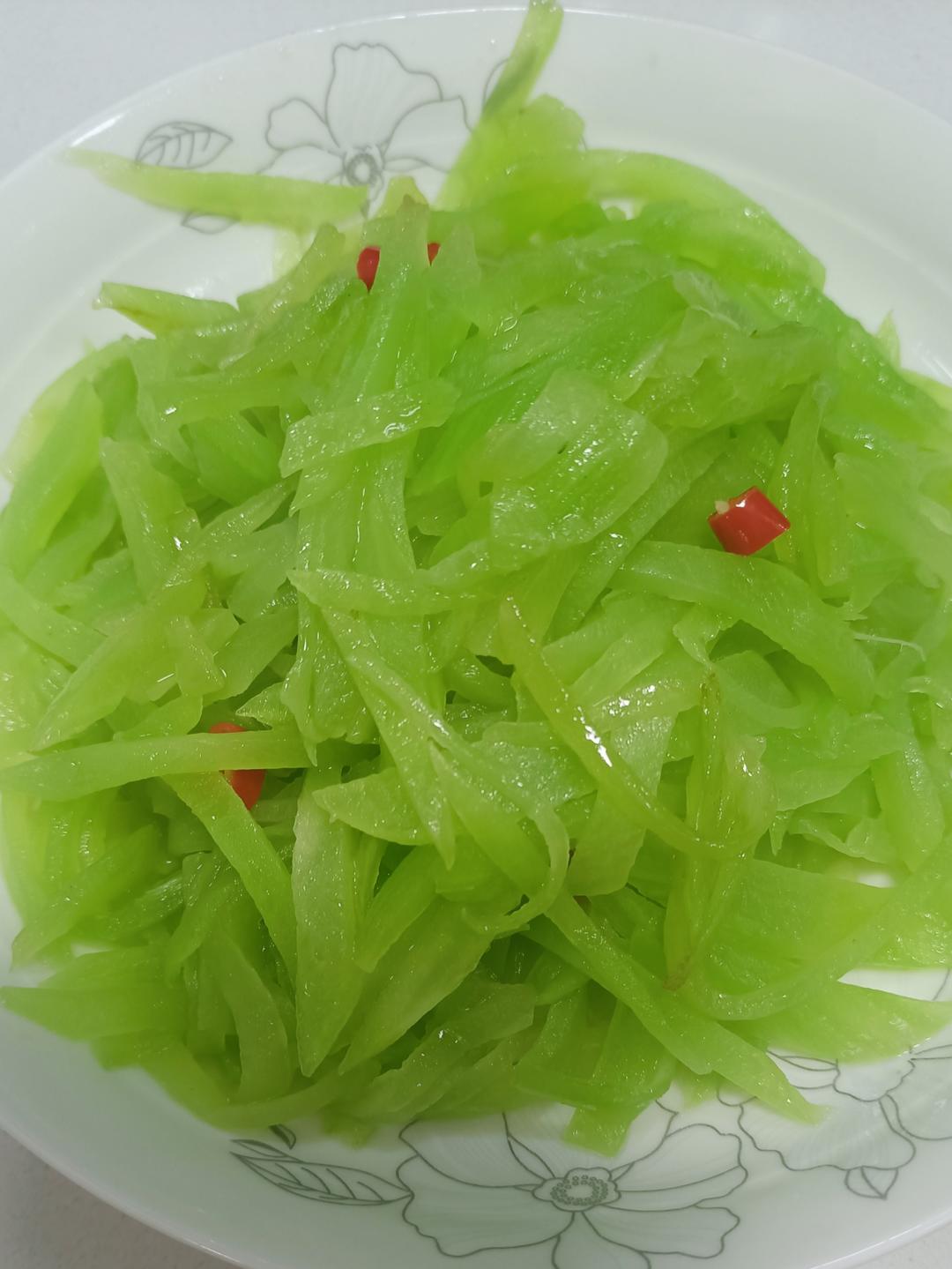 清炒莴笋丝