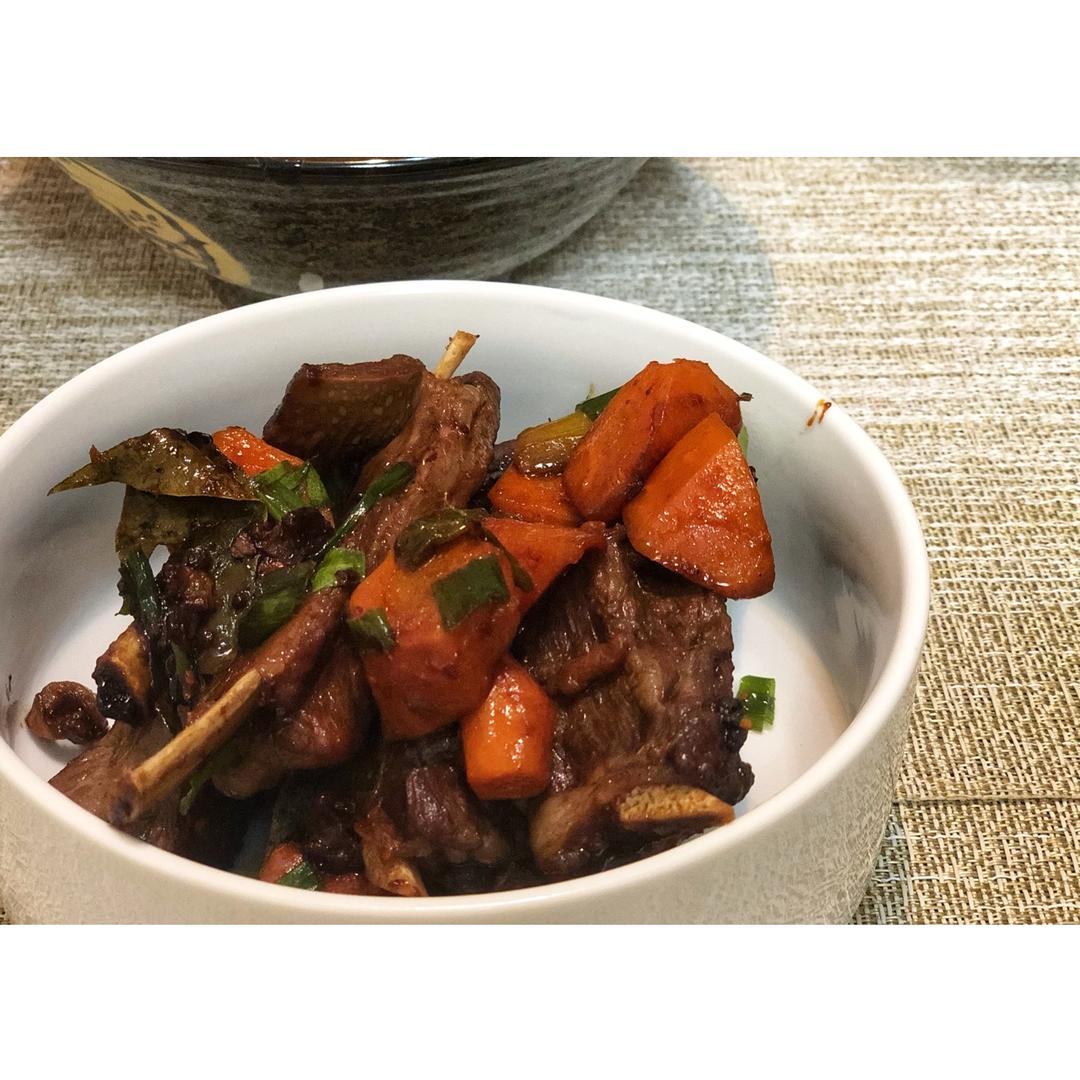 红焖羊肉炖胡萝卜