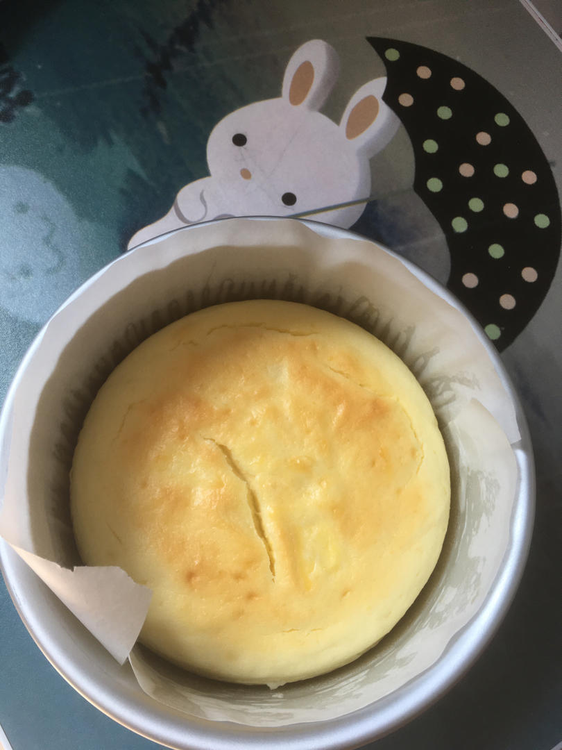 一晚上的等待果然是值得的，这是一款好吃的芝士蛋糕