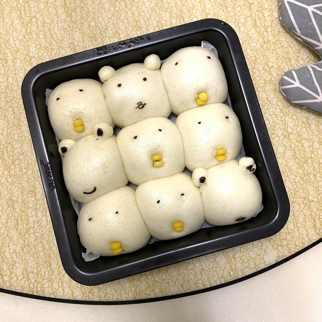 馒头。小黄鸡面包。超可爱羞涩。