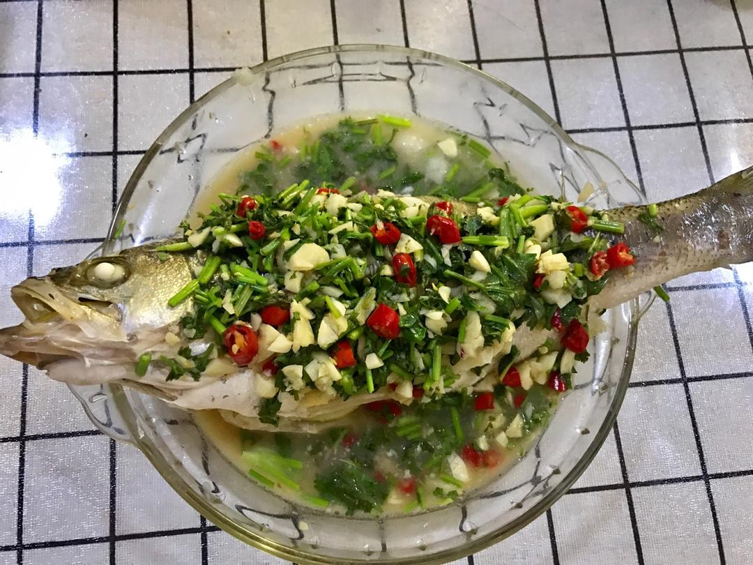 泰式蒸鱼：面朝大海，春暖花开，我反手就蒸了个鱼【曼达小馆】
