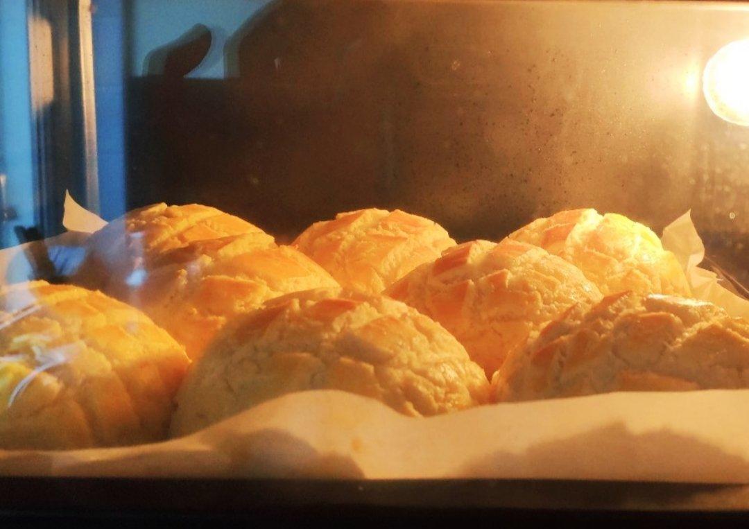 好吃到炸裂的港式菠萝包（附带制作酥皮的小视频）